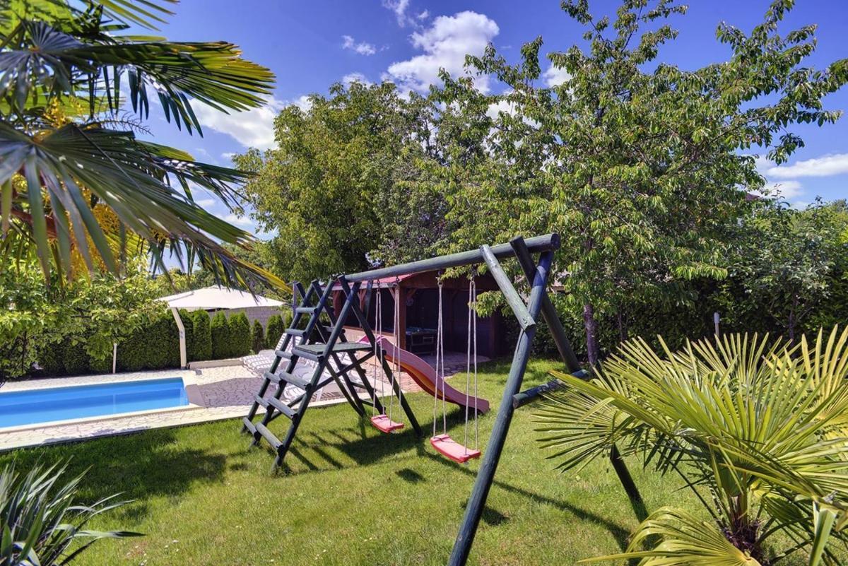 Villa Semy Pazin Bagian luar foto