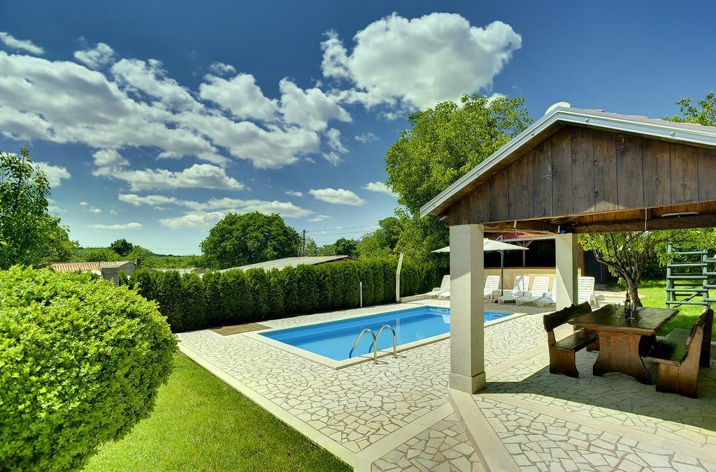 Villa Semy Pazin Bagian luar foto